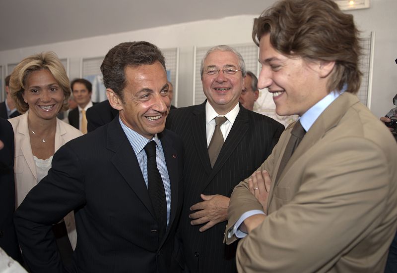 El hijo de Sarkozy renuncia al suculento puesto de dirigir el barrio financiero de "La Défense"
