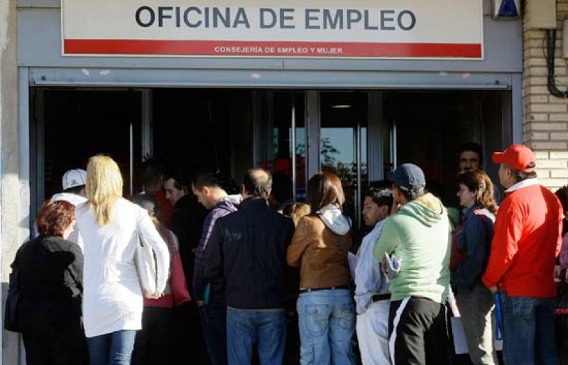 El paro se sitúa en 4.123.300 personas en el tercer trimestre, el 17,93% de la población activa