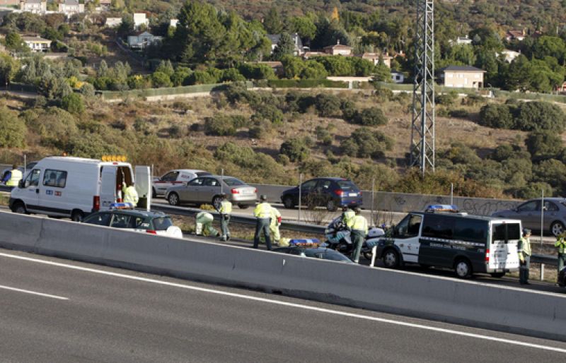 Fallece una pasajera y 19 personas resultan heridas tras una colisión múltiple en la A-6