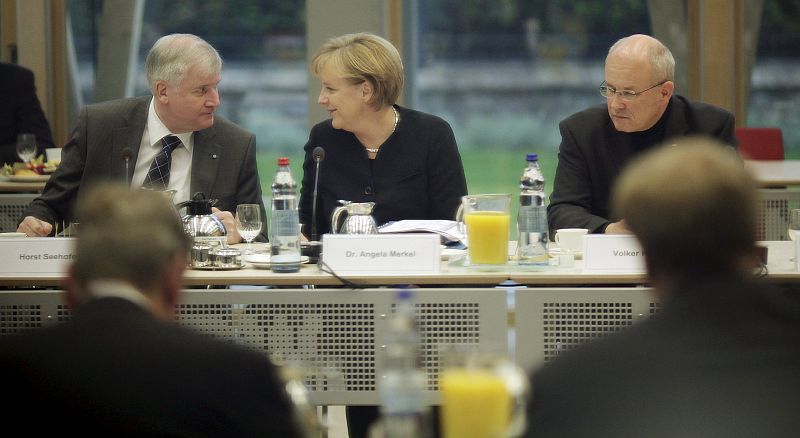 Merkel da su aprobación al acuerdo para formar una coalición de centro-derecha