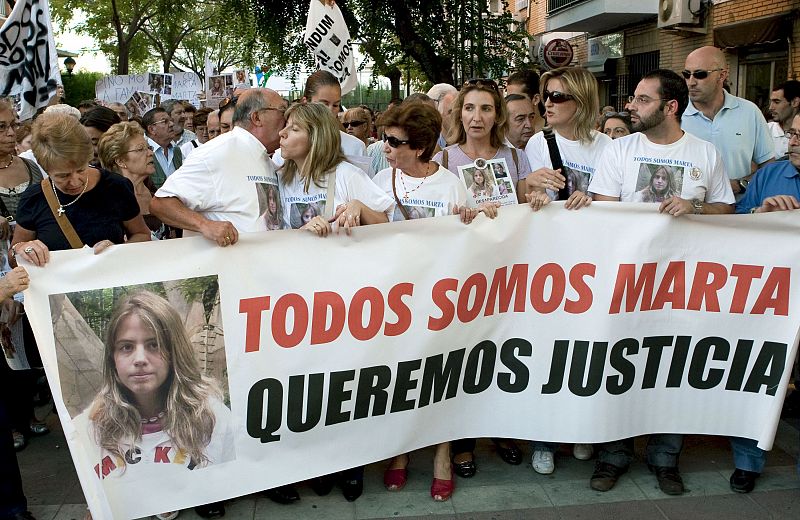 Mil personas se manifiestan en Sevilla para pedir que se siga buscando a Marta del Castillo