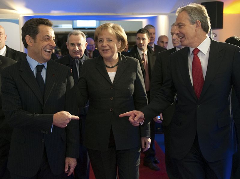 Merkel y Sarkozy se reúnen para decidir si apoyan a Blair como presidente de la UE