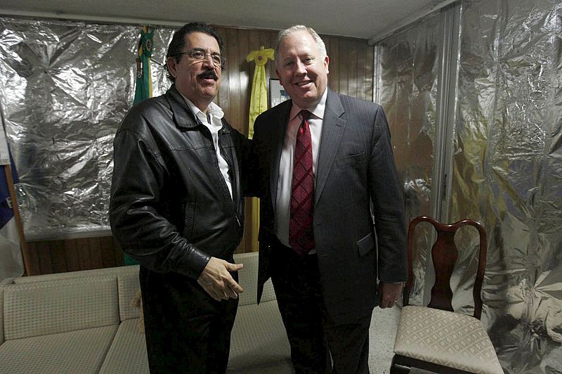 Manuel Zelaya urge al Congreso para que decida sobre su restitución antes del jueves