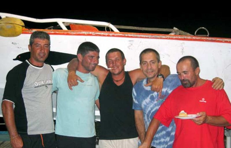 El 'Alakrana' cumple un mes de secuestro mientras los familiares esperan cansados