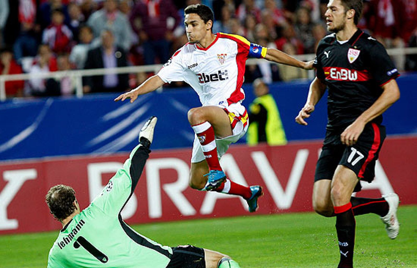 Tras su empate ante el Stuttgart, el Sevilla se ha convertido en el primer equipo español que consigue su clasificación para los octavos de final de la Champions League.
