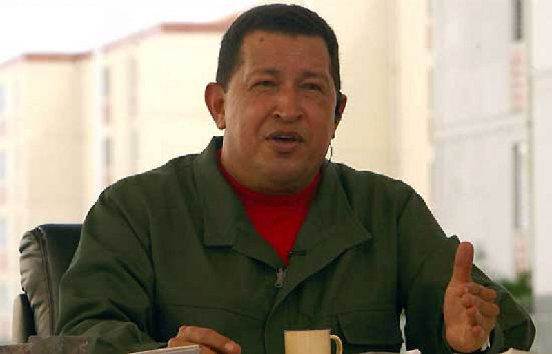 Chávez llama a civiles y militares venezolanos a prepararse para la guerra