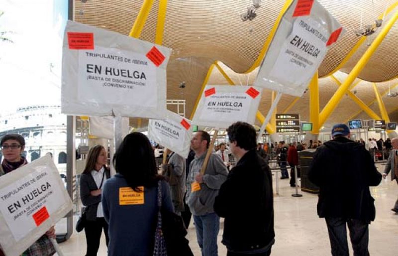 Normalidad en la primera jornada de huelga en Iberia pese a la cancelación de 185 vuelos