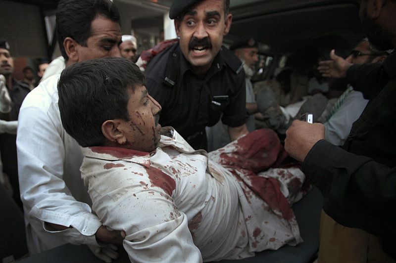 Al menos 30 muertos en un sangriento atentado contra un mercado al noroeste de Pakistán