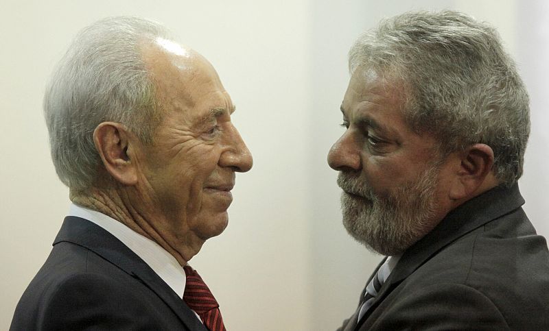 Lula pone una vela a Israel y otra a Ahmadineyad
