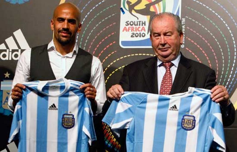 Argentina estrena camiseta con mirada nostálgica