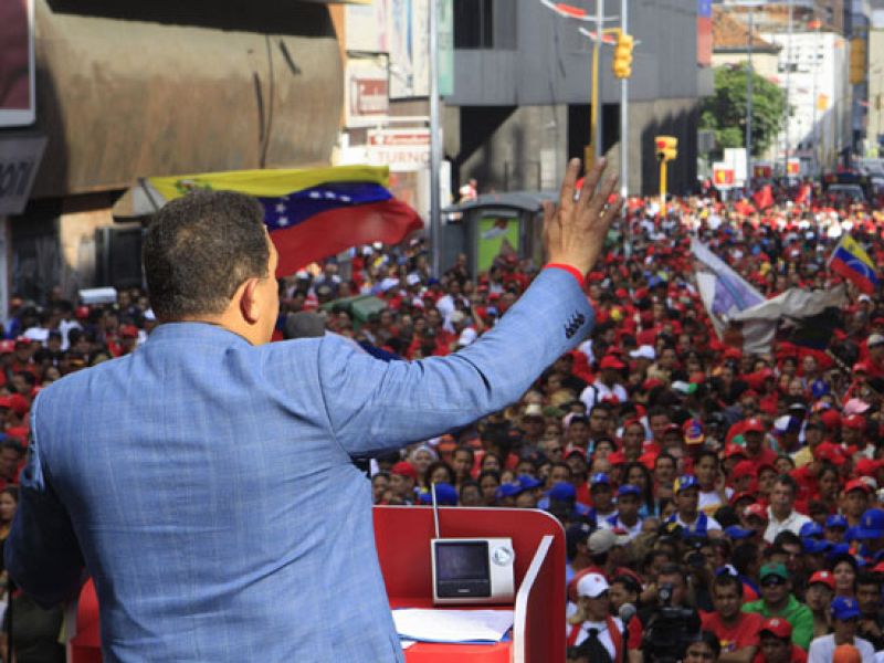 Chávez insiste en prepararse frente a la amenaza de EE.UU. a través de Colombia