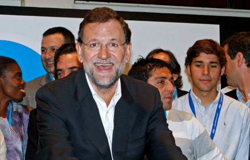 Rajoy asegura que tiene entereza para aguantar lo que le echen