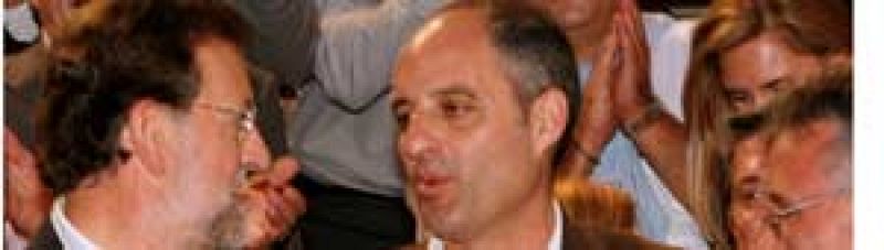 Camps dice sentirse "absolutamente" arropado por Rajoy y el resto de barones