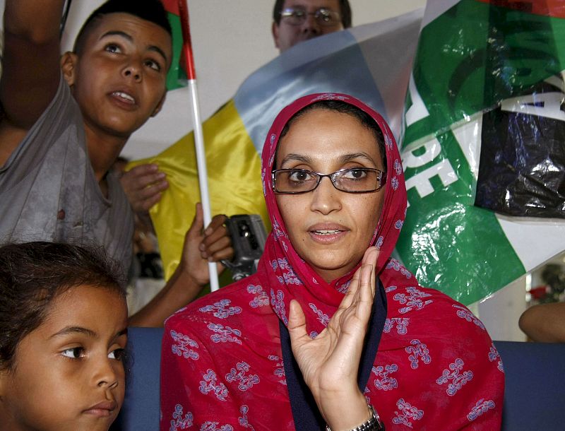 La activista saharaui devuelta a Lanzarote acusa al Gobierno español de complicidad con Marruecos