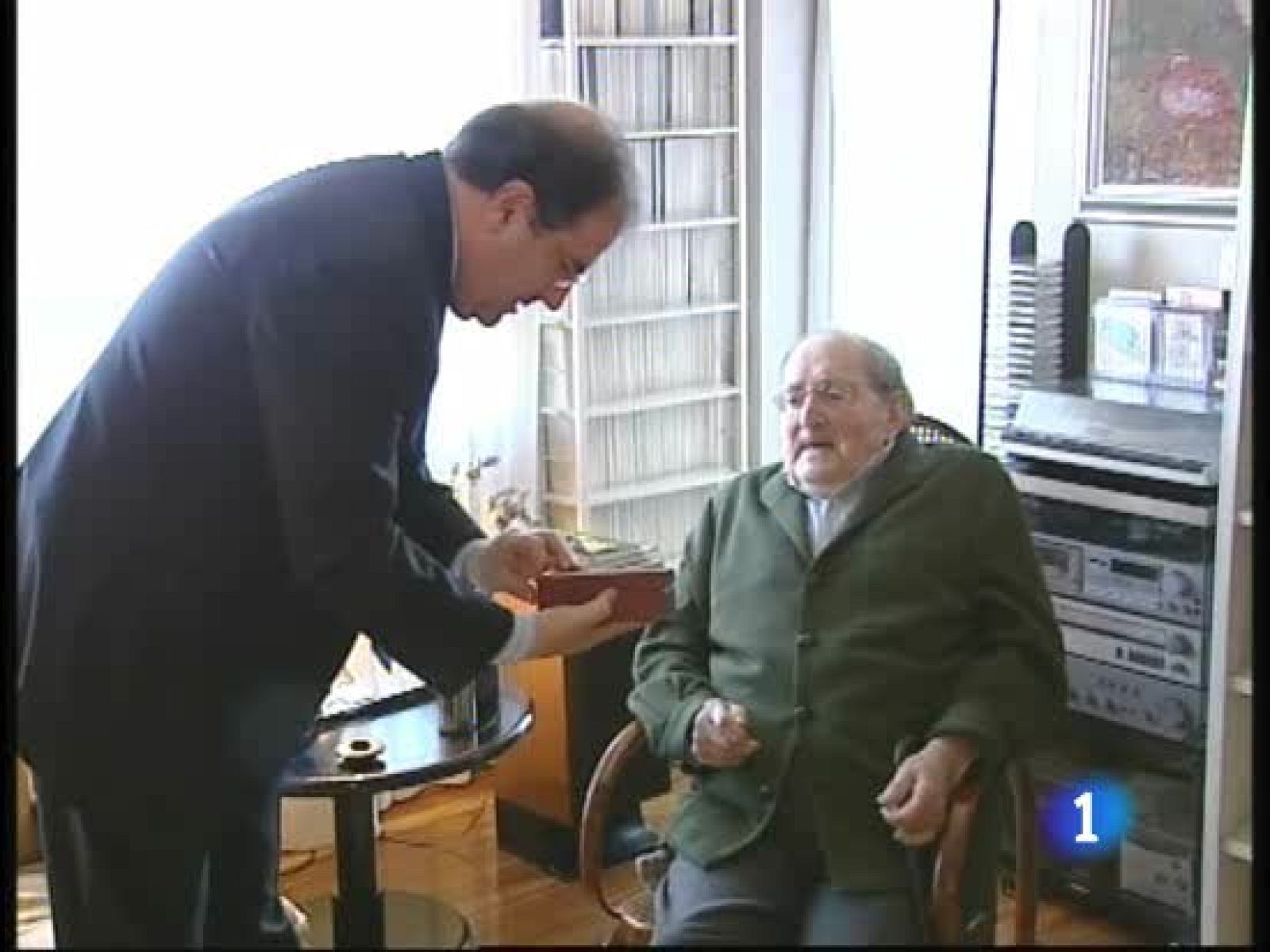 Miguel Delibes recibe la Medalla de Oro de Castilla y León | Ver