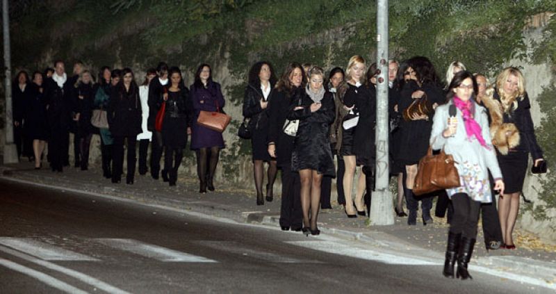 Gadafi invita a 200 mujeres jóvenes a convertirse al Islam