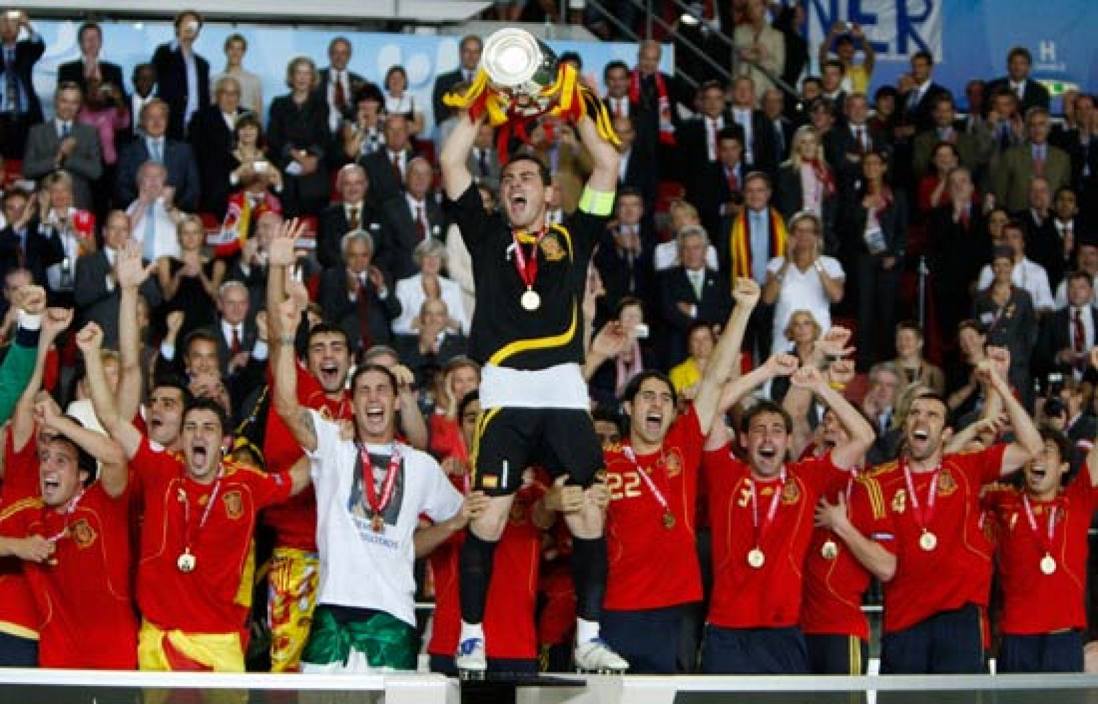 La selección española regresa al estadio Ernst Happel, el lugar mágico donde el 29 de julio de 2008 consiguió la Eurocopa ante Alemania.