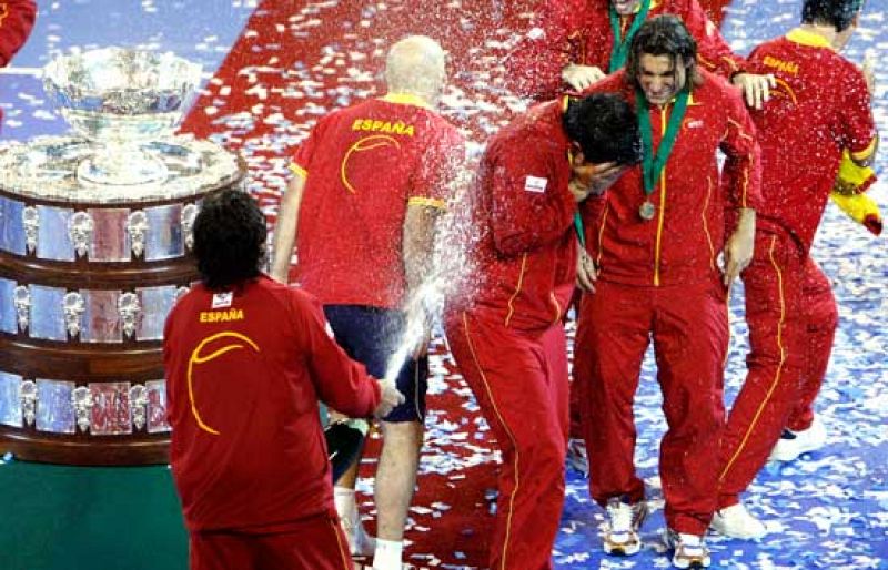 2009: La ensaladera no se movió de España