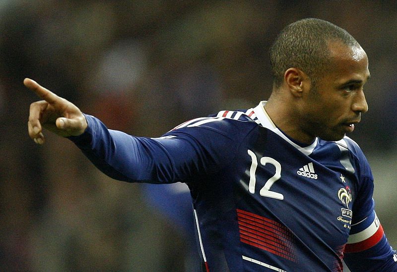 Francia se clasifica para el Mundial en la prórroga con una mano de Henry