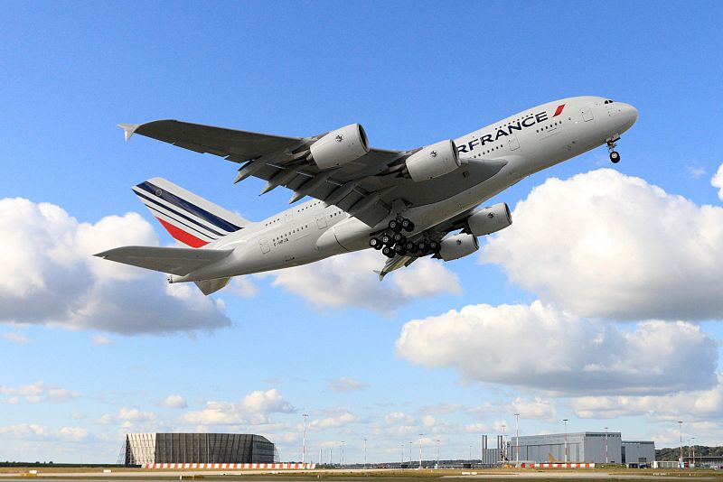 Air France logra 300.000 euros en la subasta de los 380 asientos del primer vuelo del A380