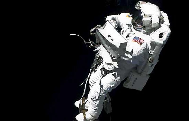 Los astronautas comienzan su segundo paseo fuera de la Estación Espacial Internacional