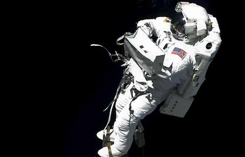Los astronautas comienzan su segundo paseo fuera de la Estación Espacial Internacional