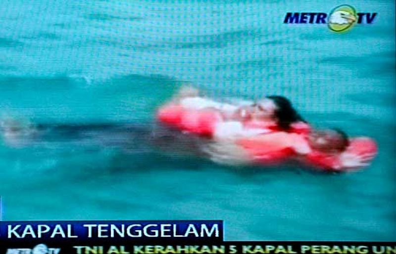Al menos 26 muertos en el hundimiento de un transbordador en Indonesia