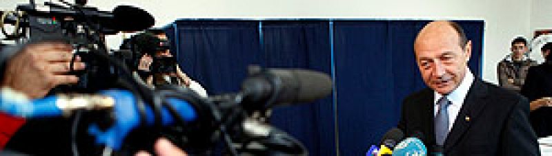 Basescu y Geoana se disputarán la  presidencia de Rumanía en la segunda vuelta