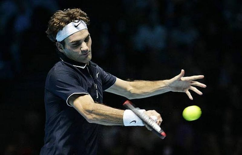 Federer supera a un valiente Verdasco