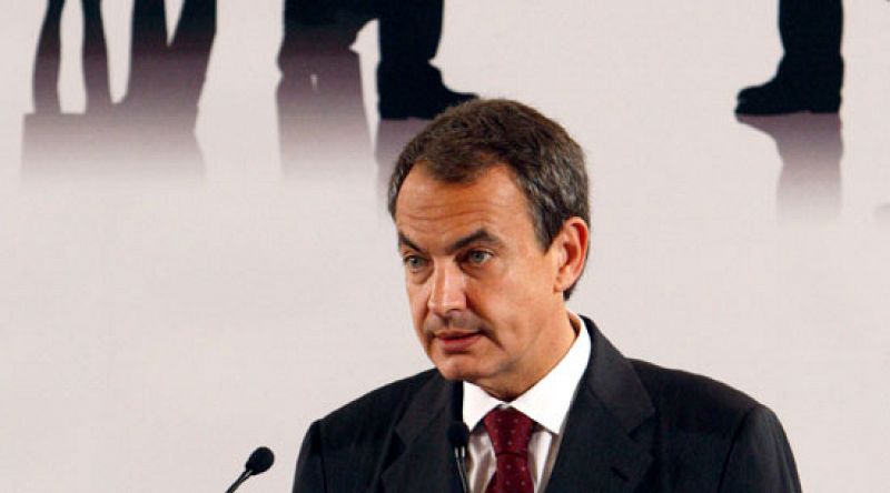 Zapatero afirma que la recuperación "está en marcha" y prioriza cambiar el modelo productivo