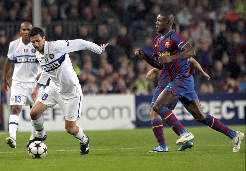 Eric Abidal renueva hasta junio de 2012