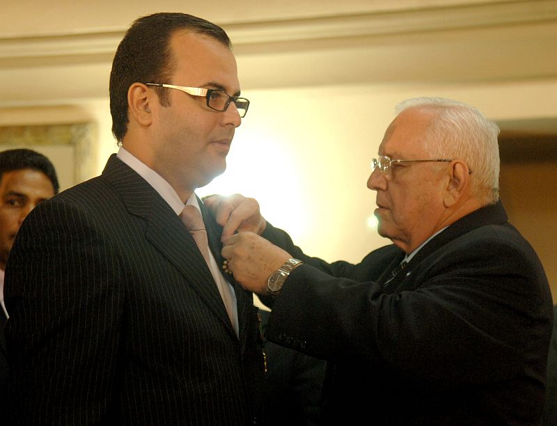 Micheletti deja de ser presidente de Honduras una semana para que se reconozcan las elecciones