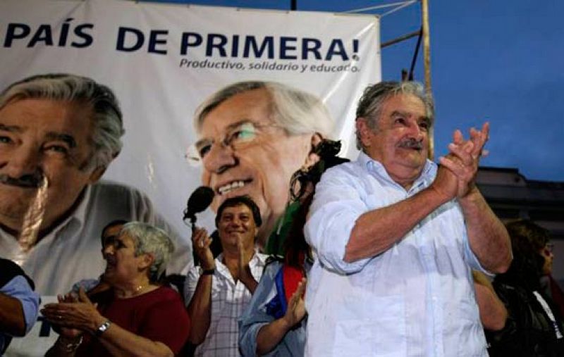 Elecciones en Uruguay con el ex guerrillero Mujica como gran favorito