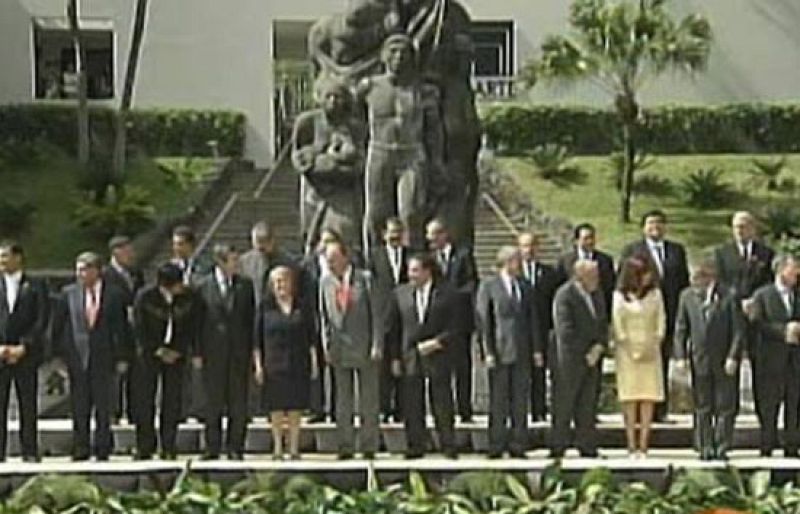 Zapatero lleva a Estoril sus planes para fortalecer la relación UE-Iberoamérica