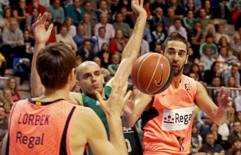 El Barcelona corta la mejora del Unicaja