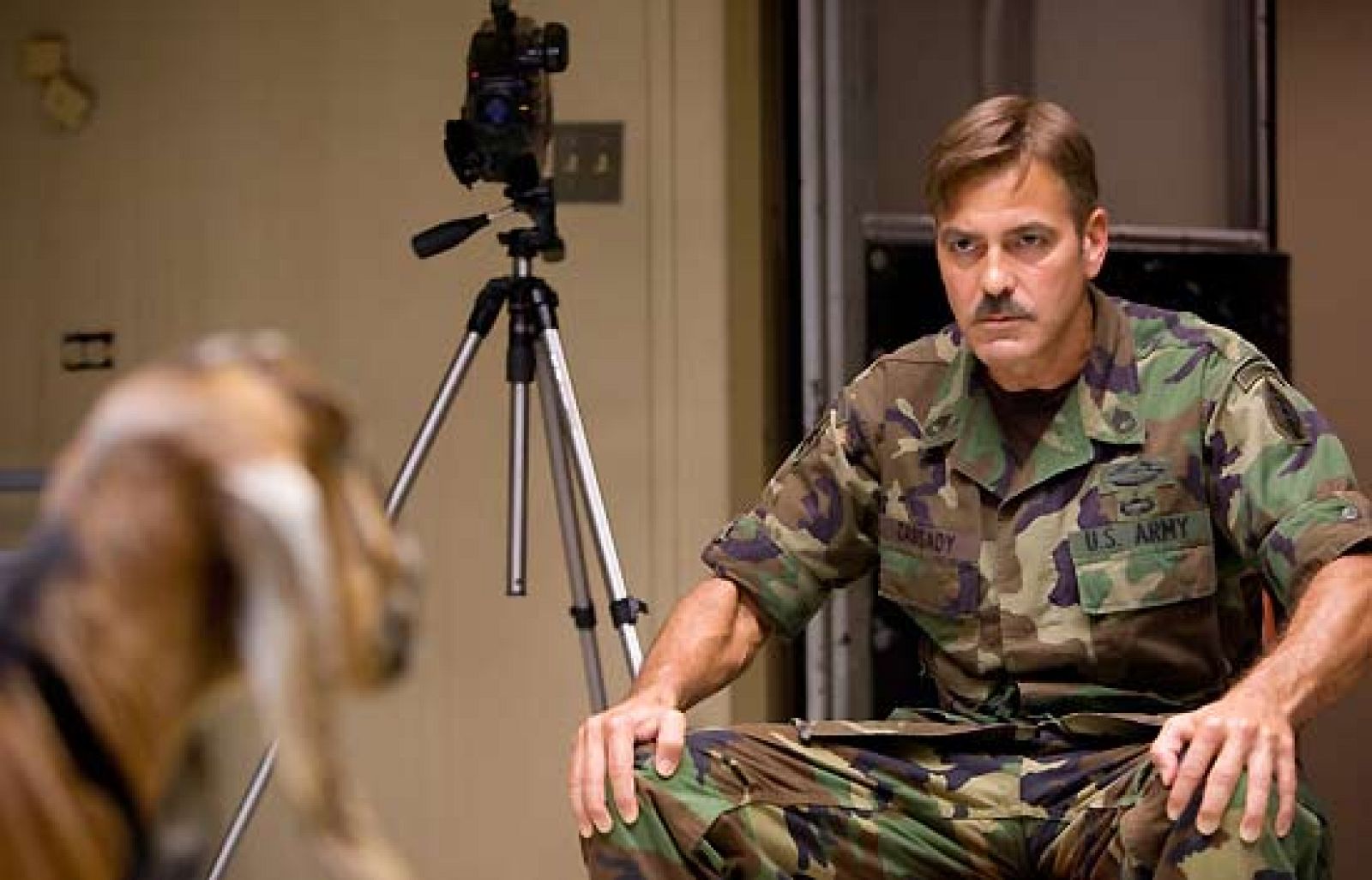 Tráiler en primicia: 'Los hombres que miraban fijamente a las cabras' | Ver