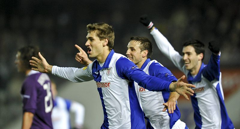 El Athletic sella su pase en la Europa League en un partido marcado por los ultras