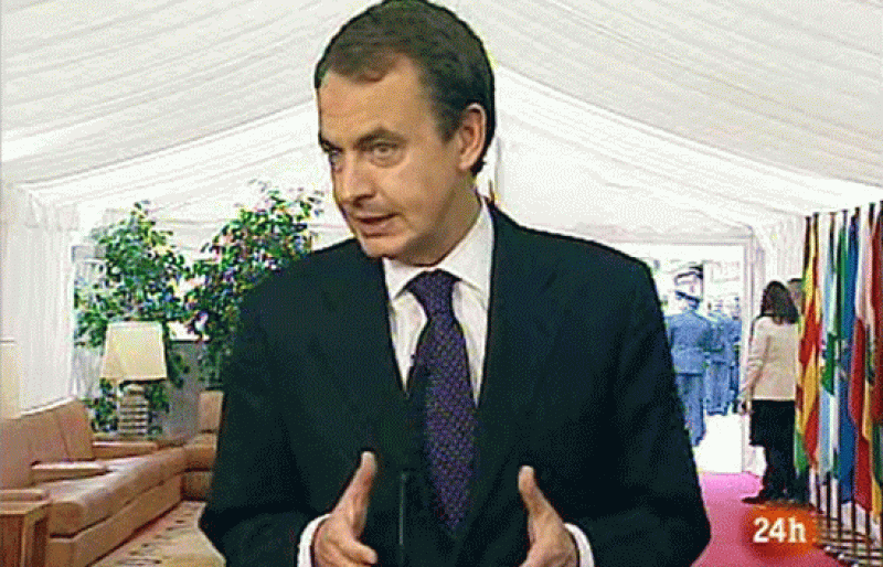 Zapatero descarta pedir la mediación del Rey para solucionar el caso 'Haidar'