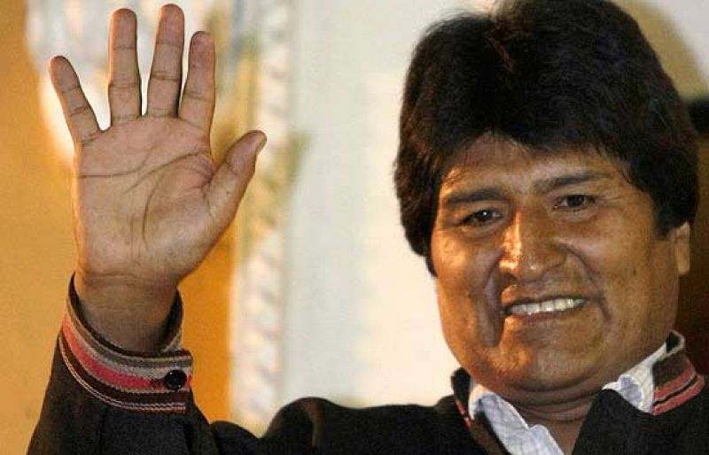 Los sondeos avanzan la victoria de Morales con más del 60% de los votos