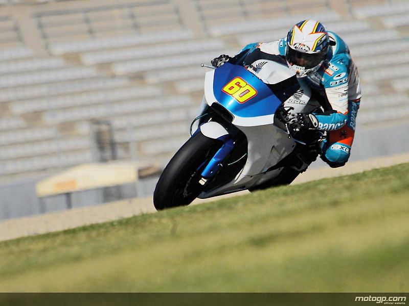 El Team Aspar se entrena con los prototipos de BQR en Moto2