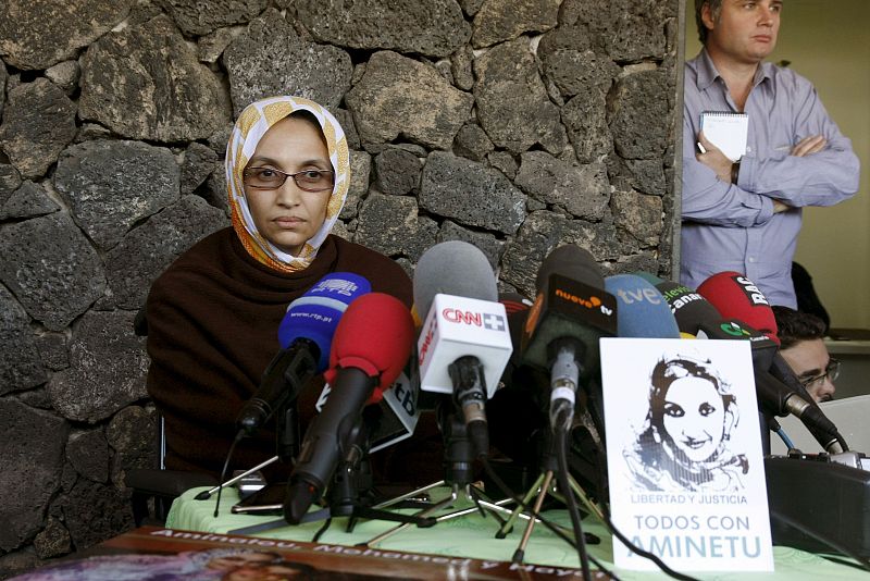 Los juristas no se ponen de acuerdo: ¿Se debe dejar morir a Aminatu Haidar?