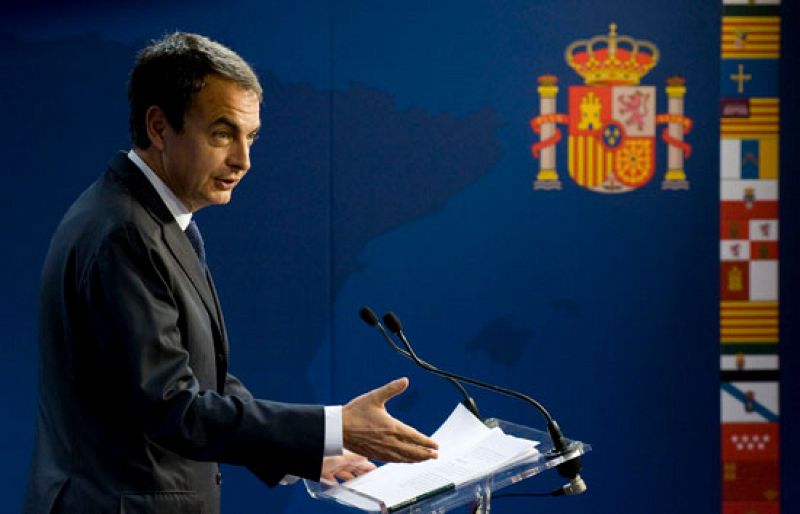 Zapatero: La entrada de Haidar la tramitaron autoridades administrativas, no políticas