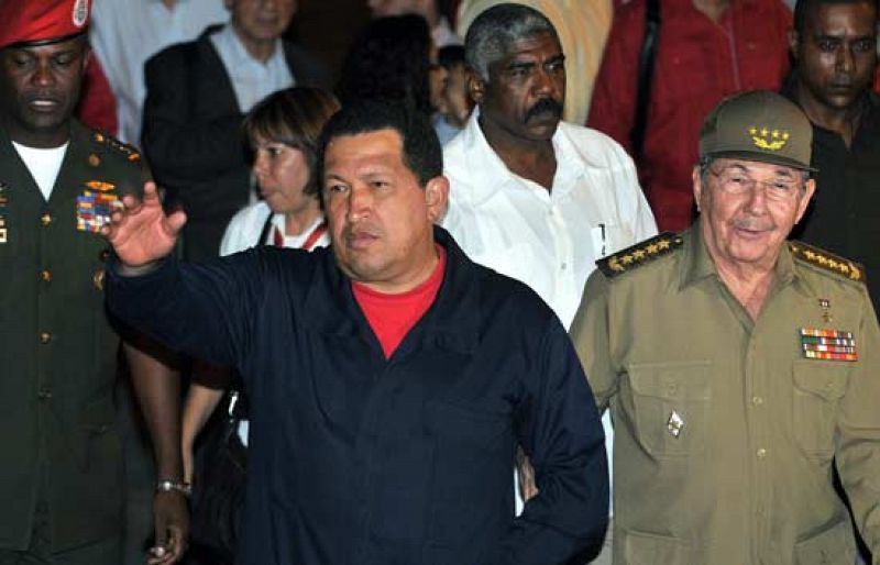 Chávez llega a Cuba a la cumbre del ALBA, en la que espera que reaparezca Fidel