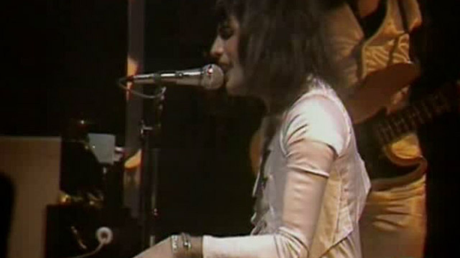 Concierto mítico de Queen que emitió la BBC en la Nochebuena de 1975 desde el Hammersmith Odeon de Londres.