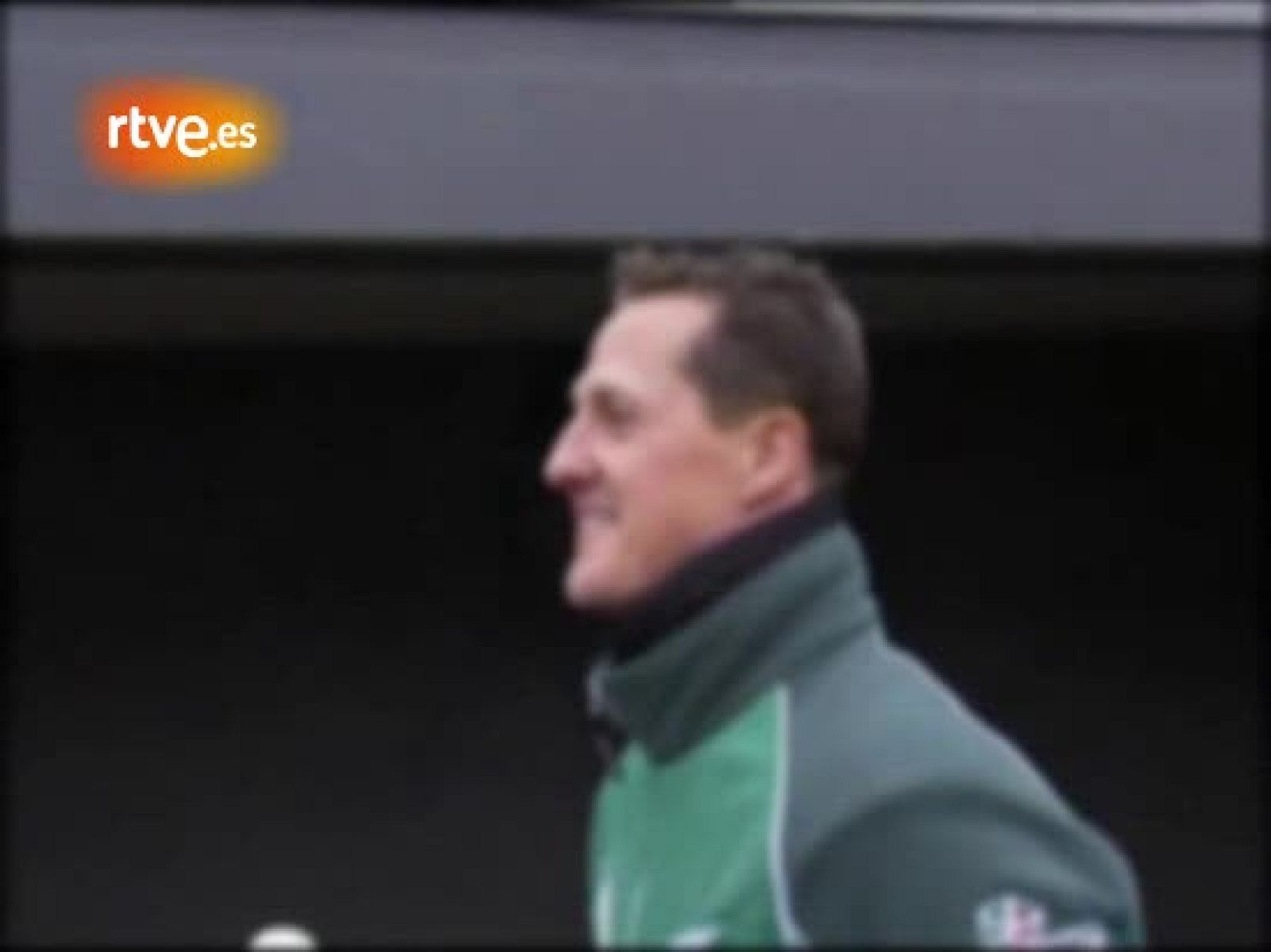 El siete veces Campeón del Mundo, Michael Schumacher, podría volver a la F1 según asegura la prensa alemana. El ex-piloto volvería para pilotar un Mercedes.