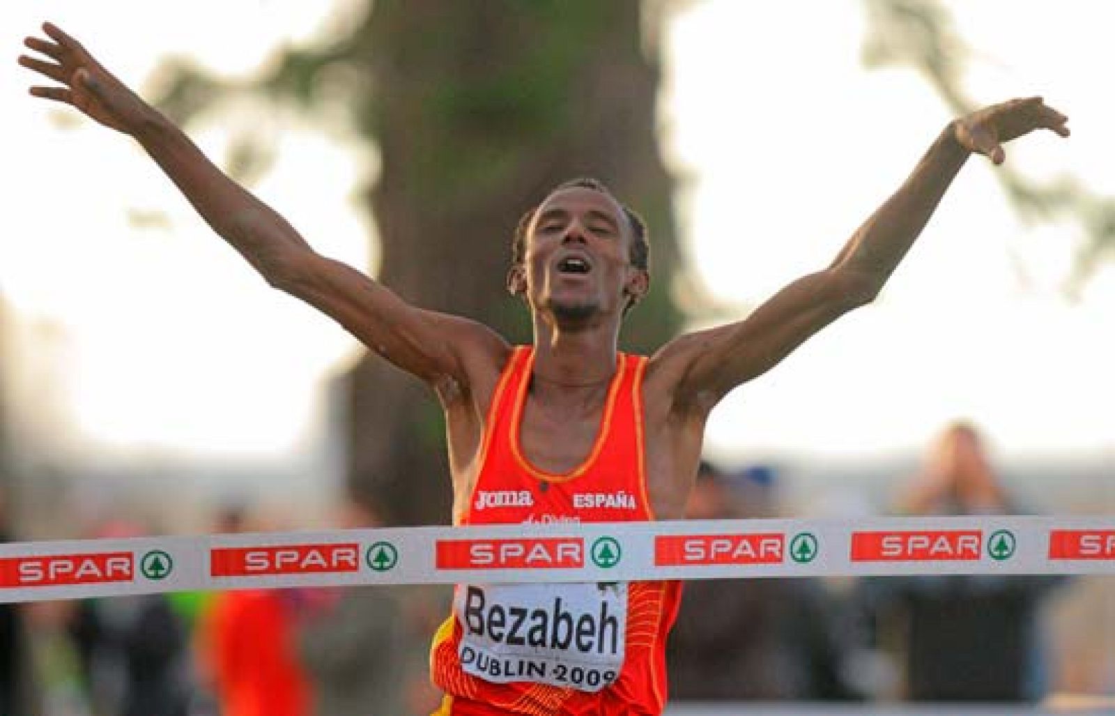 Bezabeh, de ilegal a campeón de cross | Ver