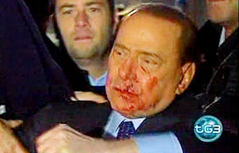 Berlusconi, herido tras sufrir una agresión durante un mitin en Milán