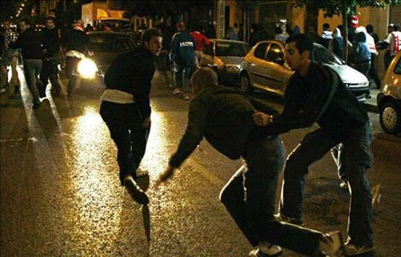 Graves incidentes entre los ultras del Sporting y del Sevilla