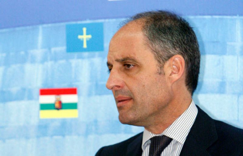 Camps: "No se puede despachar en 20 folios en una tarde" el "futuro" de España