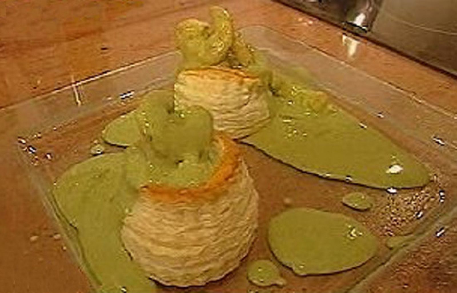 España Directo - Hojaldre de setas y gambas - RTVE Cocina | Ver